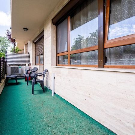 Sunny Apartment in Studentski grad, behind UNSS Sofia Exterior foto